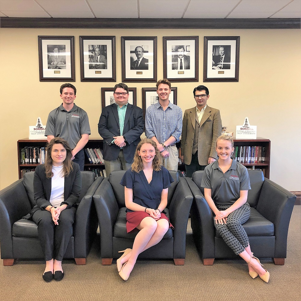 Group photo of the 2018-2019 Dean's Student Advisory Council