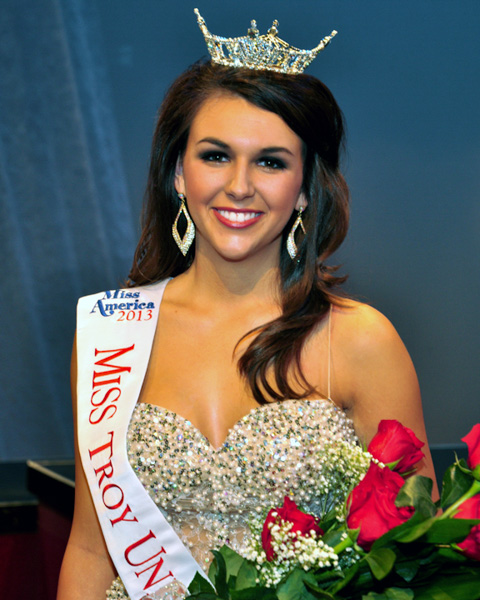 Portrait of Caitlin Crowe