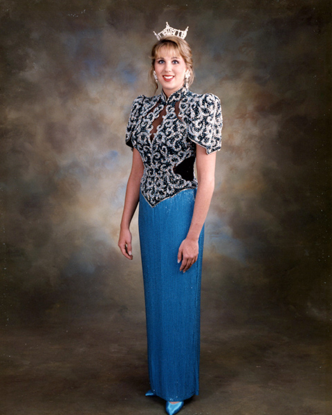 Portrait of Leslie Holley