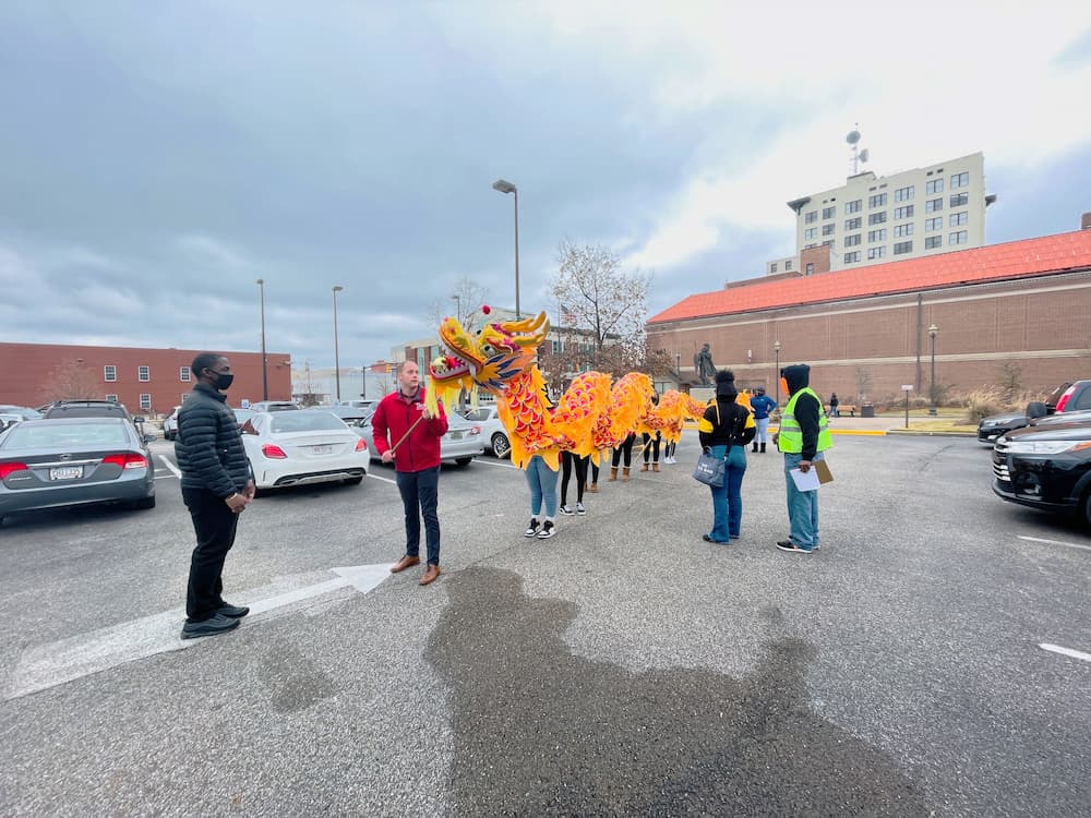 austin deal instructed the volunteers how to do dragon dance