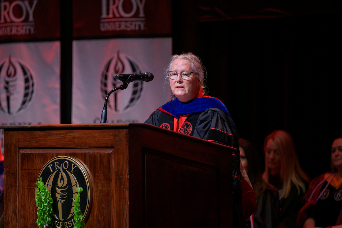 Dr. Shirley Farrell speaking at Honors Convocation