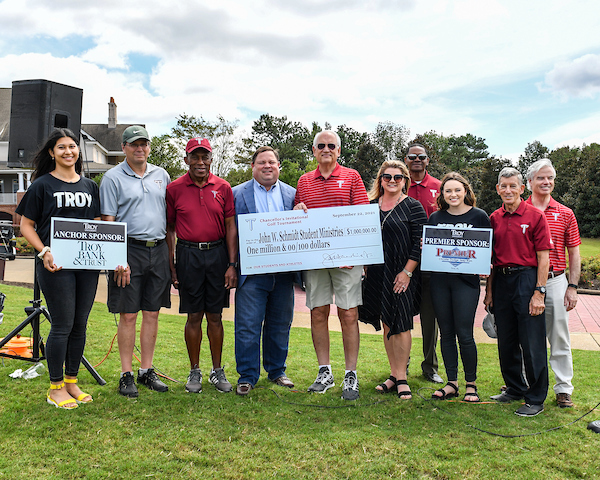 Dr. John W. Schmidt and Chancellor Hawkins at the 2017 tournamen